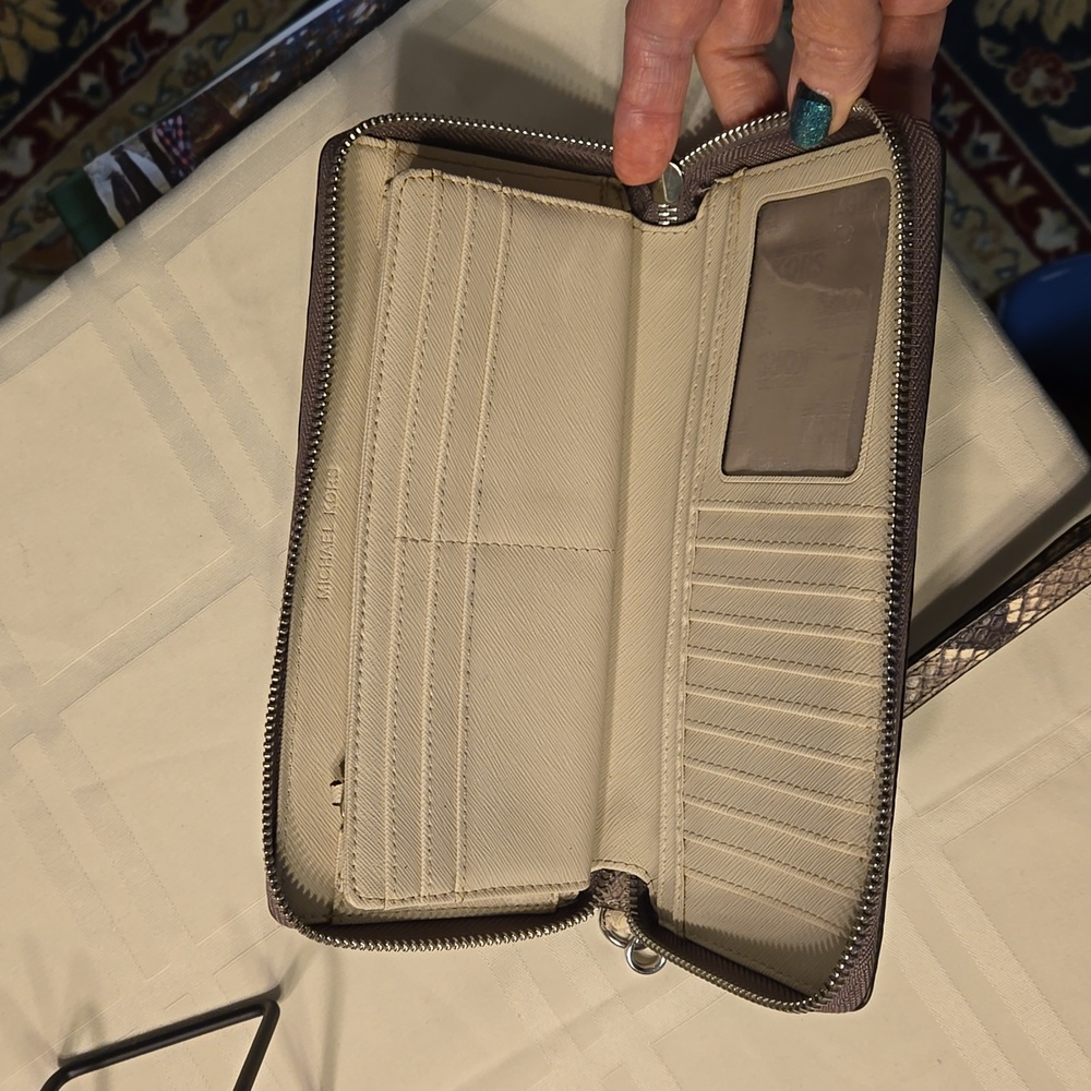 Michael Kors EUC Jet Set wallet with wrist strap, Brown and cream - Picture 8 of 12